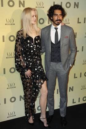Nicole Kidman avec Dev Patel CELEBRITES : Premiere Filmpremiere Film Lion - Paris - 10 02 2017 GwendolineLeGoff Panoramic 