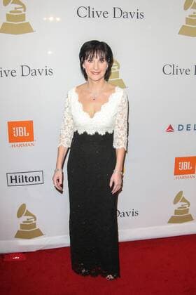 Enya bei der Clive Davis and the Recording Academy s Pre- Grammy Gala am 11.02.2017 in Los Angeles Clive Davis and the Recording Academy s Pre- Grammy Gala 2017 in Beverly Hills, Los Angeles 