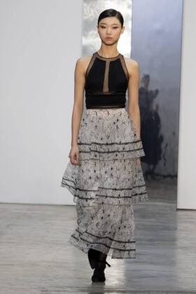 A model presents a black blouse with layered skirt of the Fall Winter 2017 collection by Venezuelan designer Carolina Herrera, during New York Fashion Week in New York, United States, 13 February 2017. CAROLINA HERRERA AT NEW YORK FASHION WEEK !ACHTUNG: NUR REDAKTIONELLE NUTZUNG!  Copyright: xMiguelxRajmilx NYC001 20170213-636226102737677395