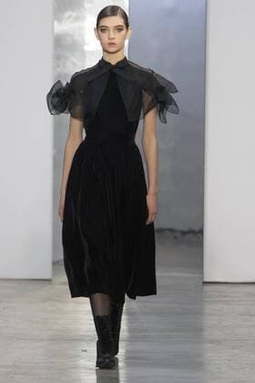 A model presents a black velvet dress with a bolero of the Fall Winter 2017 collection by Venezuelan designer Carolina Herrera, during New York Fashion Week in New York, United States, 13 February 2017. CAROLINA HERRERA AT NEW YORK FASHION WEEK !ACHTUNG: NUR REDAKTIONELLE NUTZUNG!  Copyright: xMiguelxRajmilx NYC001 20170213-636226104127454668