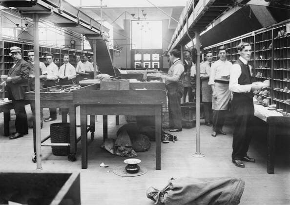 November 15, 2016 - Men Boxing Mail at General Post Office, New York City, New York, USA, Bain News Service, 1914 - ZUMAg145 20161115_zza_g145_008 Copyright: xJTxVintagex