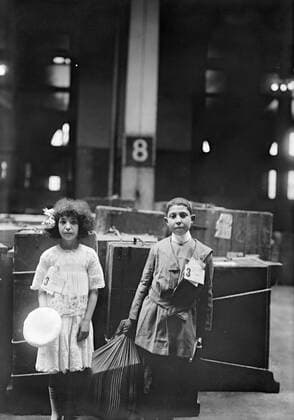 November 21, 2016 - Two Immigrant Children, Ellis Island, New York City, New York, USA, Bain News Service, 1915 - ZUMAg145 20161121_zza_g145_015 Copyright: xJTxVintagex