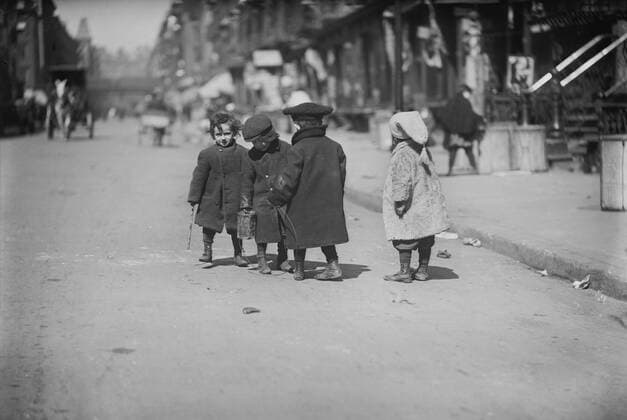 December 13, 2016 - Four Children Playing in Street, New York City, New York, USA, Bain News Service, April 1909 - ZUMAg145 20161213_zza_g145_015 Copyright: xJTxVintagex