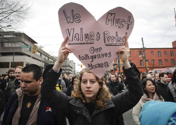 Frauen demonstrieren in Vancouver, Kanada A female participant holds a heart-shaped sign during the Women s Memorial March in Vancouver, Canada, Feb.14, 2017. Thousands of people attend the 27th annual Women s Memorial March to remember women who have died due to physical, mental and emotional violence and to call the public attention about the issue on violence against women.)(gj) CANADA-VANCOUVER-WOMEN S MEMORIAL MARCH LiangxSen 