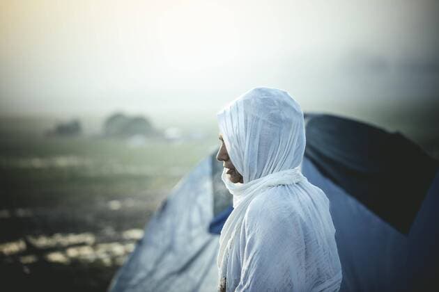 IMAGO Creative: Gesellschaft, Integration Frau vor Zelt, Flüchtlingslager Idomeni an der griechisch-mazedonischen Grenze, Griechenland, Europa Copyright: imageBROKER/FlorianxBachmeier iblfba04337726.jpg