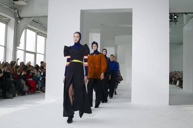 Models present Fall Winter creations of the Spanish brand Delpozo during New York Fashion Week in New York, United States, 15 February 2017. The collection created by Catalan designer Josep Font is inspired in the spirituality of the Nabi art and the abstract sculpture. DELPOZO PRESENTS NEW COLLECTION INSPIRED IN THE NABI ART IN NEW YORK !ACHTUNG: NUR REDAKTIONELLE NUTZUNG!  Copyright: xMiguelxRajmilx NYC001 20170215-636227999221511481