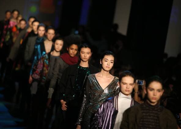 Models present creations of Vivienne Tam during the 2017 New York Fashion Week in New York, the United States, on Feb. 15, 2017. ) (zy) U.S.-NEW YORK-FASHION WEEK-VIVIENNE TAM QinxLang 