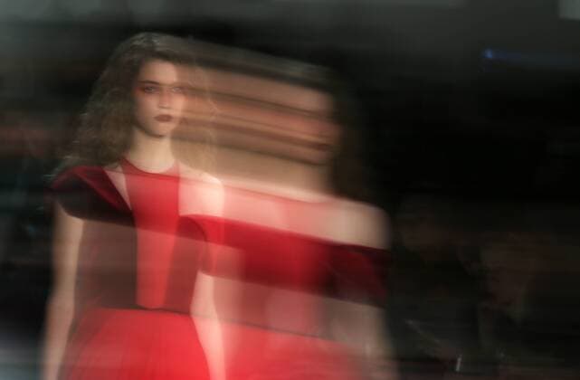 A model presents a creation of Bibhu Mohapatra during the 2017 New York Fashion Week in New York, the United States, on Feb. 15, 2017. ) (zy) U.S.-NEW YORK-FASHION WEEK-BIBHU MOHAPATRA QinxLang 