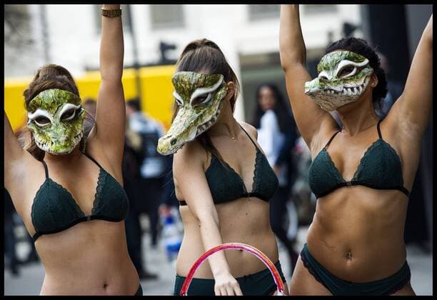 . 17 02 2017. London, United Kingdom. Peta models wearing crocodile masks stage a protest against the use of crocodile skin being used in fashion, on the first day of London Fashion Week on The Strand, London, UK.  xBenxStevensx xi-Imagesx IIM-14409-0012