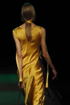 A model takes to the catwalk wearing a creation of the 2017 2018 Autumn-winter collection by Spanish designer Juan Vidal on the official first day of the Mercedes-Benz Fashion Week Madrid (MBFWM) at the IFEMA Congresses and Events center in Madrid, 17 February 2017. THE MBFWM run from 16 to 21 February. MERCEDES-BENZ FASHION WEEK MADRID !ACHTUNG: NUR REDAKTIONELLE NUTZUNG!  Copyright: xZipix GRA103 20170217-636229303816022914