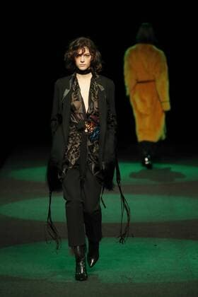 A model takes to the catwalk wearing a creation of the 2017 2018 Autumn-winter collection by Spanish designer Juan Vidal on the official first day of the Mercedes-Benz Fashion Week Madrid (MBFWM) at the IFEMA Congresses and Events center in Madrid, 17 February 2017. THE MBFWM run from 16 to 21 February. MERCEDES-BENZ FASHION WEEK MADRID !ACHTUNG: NUR REDAKTIONELLE NUTZUNG!  Copyright: xZipix GRA103 20170217-636229304639277130