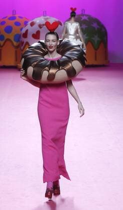 A model takes to the catwalk wearing a design of the 2017 18 autum-winter collection by Spanish designer Agatha Ruiz de la Prada during the Mercedes-Benz Fashion Week Madrid (MBFWM) at the IFEMA Congresses and Events center in Madrid, 17 February 2017. THE MBFWM run from 16 to 21 February. Agatha Ruiz de la Prada at the Mercedes-Benz Fashion Week Madrid !ACHTUNG: NUR REDAKTIONELLE NUTZUNG!  Copyright: xZipix GRA229 20170217-636229378465077137