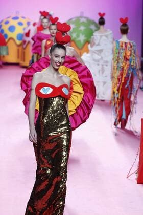 A model takes to the catwalk wearing a design of the 2017 18 autum-winter collection by Spanish designer Agatha Ruiz de la Prada during the Mercedes-Benz Fashion Week Madrid (MBFWM) at the IFEMA Congresses and Events center in Madrid, 17 February 2017. THE MBFWM run from 16 to 21 February. Agatha Ruiz de la Prada at the Mercedes-Benz Fashion Week Madrid !ACHTUNG: NUR REDAKTIONELLE NUTZUNG!  Copyright: xZipix GRA229 20170217-636229378539645615