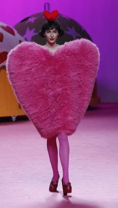 A model takes to the catwalk wearing a design of the 2017 18 autum-winter collection by Spanish designer Agatha Ruiz de la Prada during the Mercedes-Benz Fashion Week Madrid (MBFWM) at the IFEMA Congresses and Events center in Madrid, 17 February 2017. THE MBFWM run from 16 to 21 February. Agatha Ruiz de la Prada at the Mercedes-Benz Fashion Week Madrid !ACHTUNG: NUR REDAKTIONELLE NUTZUNG!  Copyright: xZipix GRA229 20170217-636229378582233888