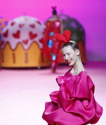 A model takes to the catwalk wearing a design of the 2017 18 autum-winter collection by Spanish designer Agatha Ruiz de la Prada during the Mercedes-Benz Fashion Week Madrid (MBFWM) at the IFEMA Congresses and Events center in Madrid, 17 February 2017. THE MBFWM runs from 16 to 21 February. Agatha Ruiz de la Prada at the Mercedes-Benz Fashion Week Madrid !ACHTUNG: NUR REDAKTIONELLE NUTZUNG!  Copyright: xZipix GRA229 20170217-636229386430034956
