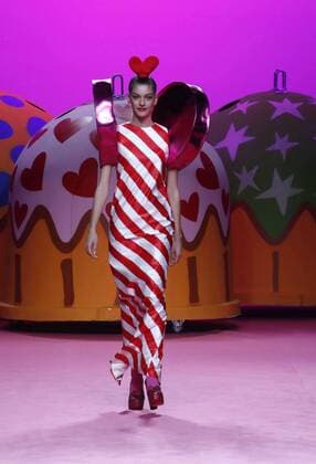 A model takes to the catwalk wearing a design of the 2017 18 autum-winter collection by Spanish designer Agatha Ruiz de la Prada during the Mercedes-Benz Fashion Week Madrid (MBFWM) at the IFEMA Congresses and Events center in Madrid, 17 February 2017. THE MBFWM runs from 16 to 21 February. Agatha Ruiz de la Prada at the Mercedes-Benz Fashion Week Madrid !ACHTUNG: NUR REDAKTIONELLE NUTZUNG!  Copyright: xZipix GRA229 20170217-636229386445010860