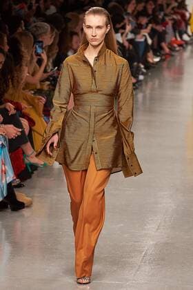 London Fashion Week - Models mit Behinderung bei Teatum Jones Modenschau February 17, 2017 - London, United Kingdom - A model walks the runway at the Teatum Jones show during the London Fashion Week February 2017 collections on February 17, 2017 in London, England. London United Kingdom  - ZUMAn230 20170217_zaa_n230_389 Copyright: xKarynxLouisex