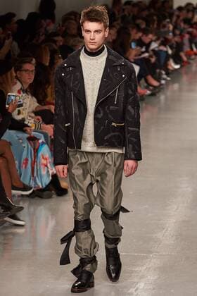 February 17, 2017 - London, United Kingdom - A model walks the runway at the Teatum Jones show during the London Fashion Week February 2017 collections on February 17, 2017 in London, England. London United Kingdom  - ZUMAn230 20170217_zaa_n230_435 Copyright: xKarynxLouisex