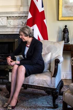 Theresa May und ihre extravaganten Schuhe . 17 02 2017. London, United Kingdom. Theresa May meeting French Prime Minister. Downing Street. French Prime Minister Bernard Cazeneuve with The British Prime Minister Theresa May during their bilateral meeting inside 10 Downing Street, London .  xi-Images xPOOLx IIM-14422-0013