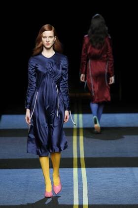A model takes to the catwalk wearing a creation from the Fall Winter 2017 collection of Spanish designer Moises Nieto on the second day of the Mercedes-Benz Fashion Week Madrid (MBFWM) held at the IFEMA Congress and Events center in Madrid, 18 February 2017. THE MBFWM runs from 16 to 21 February. MADRID FASHION WEEK !ACHTUNG: NUR REDAKTIONELLE NUTZUNG!  Copyright: xZipix GRA075 20170218-636230194545770418