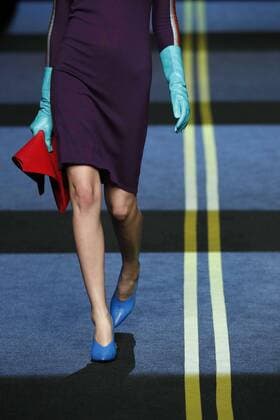 A model takes to the catwalk wearing a creation from the Fall Winter 2017 collection of Spanish designer Moises Nieto on the second day of the Mercedes-Benz Fashion Week Madrid (MBFWM) held at the IFEMA Congress and Events center in Madrid, 18 February 2017. THE MBFWM runs from 16 to 21 February. MADRID FASHION WEEK !ACHTUNG: NUR REDAKTIONELLE NUTZUNG!  Copyright: xZipix GRA075 20170218-636230194569482114