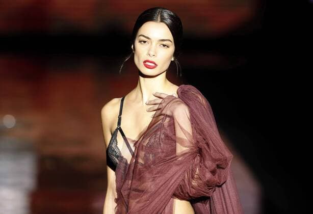 A model takes to the catwalk wearing a creation from the Fall Winter 2017 collection by Spanish designer Andres Sarda on the second day of the Mercedes-Benz Fashion Week Madrid (MBFWM) held at the IFEMA Congress and Events center in Madrid, 18 February 2017. THE MBFWM runs from 16 to 21 February. MADRID FASHION WEEK !ACHTUNG: NUR REDAKTIONELLE NUTZUNG!  Copyright: xZipix GRA104 20170218-636230259380161064