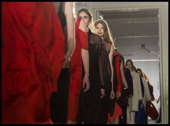 . 18 02 2017. London, United Kingdom. Models walk the catwalk for the Jasper Conran show on the second day of London Fashion Week 2017 at Claridge s, Mayfair, London, UK.  xBenxStevensx xi-Imagesx IIM-14428-0017