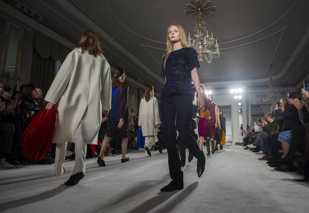 . 18 02 2017. London, United Kingdom. Models walk the catwalk for the Jasper Conran show on the second day of London Fashion Week 2017 at Claridge s, Mayfair, London, UK.  xBenxStevensx xi-Imagesx IIM-14428-0004