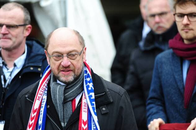 Kiel, 18. Januar 2017 Fußball, Saison 2016 2017, 3. Liga, 23. Spieltag, Holstein Kiel - Fortuna Köln: SPD Kanzlerkandidat Martin Schulz bei der 3. Liga Partie zwischen Holstein Kiel und Fortuna Köln im Holstein Stadion Leng 18 January 2017 Football Season 2016 2017 3 League 23 Matchday Holstein Leng Fortuna Cologne SPD Chancellor candidate Martin Schulz at the 3 League Game between Holstein Leng and Fortuna Cologne in Holstein Stadium