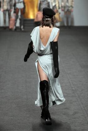 A model takes to the catwalk wearing a creation from the Fall Winter 2017 collection by Spanish designer Ana Locking on the second day of the Mercedes-Benz Fashion Week Madrid (MBFWM) held at the IFEMA Congress and Events center in Madrid, 18 February 2017. THE MBFWM runs from 16 to 21 February. MADRID FASHION WEEK !ACHTUNG: NUR REDAKTIONELLE NUTZUNG!  Copyright: xJJxGUILLENx GRA303 20170218-636230346181840180