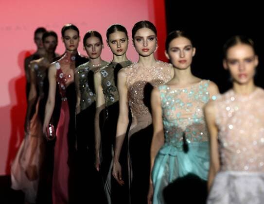 Models take to the catwalk wearing creations from the Fall Winter 2017 collection by Spanish designer Hannibal Laguna on the second day of the Mercedes-Benz Fashion Week Madrid (MBFWM) held at the IFEMA Congress and Events center in Madrid, 18 February 2017. THE MBFWM runs from 16 to 21 February. MADRID FASHION WEEK !ACHTUNG: NUR REDAKTIONELLE NUTZUNG!  Copyright: xJJxGUILLENx GRA391 20170218-636230399419408126