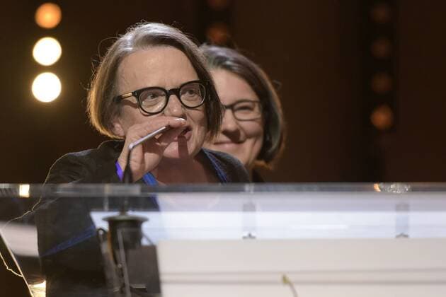 Regisseurin Agnieszka Holland dem Silbernen Bären(Alfred Bauer Preis) für den Film SPOOR während der Preisverleihung anlässlich der 67. Berlinale 67. Internationale Filmfestspiele Berlin