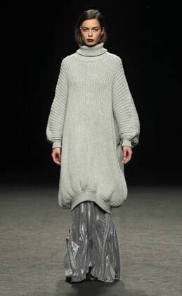 A model takes to the catwalk wearing a creation from the Fall Winter 2017 collection by Spanish designer Menchen Tomas during the Mercedes-Benz Fashion Week Madrid (MBFWM), in Madrid, Spain, 18 February 2017. The fall winter 2017 18 collections are presented from 16 to 21 February. Menchen Tomas - Runway - Mercedes-Benz Fashion Week Madrid F W 2017 18 !ACHTUNG: NUR REDAKTIONELLE NUTZUNG!  Copyright: xJJxGUILLENx GRA502 20170218-636230514204804136
