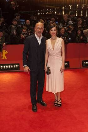 Aylin Tezel und Oliver Hirschbiegel auf der Berlinale Preisverleihung am 18.02.2017 Aylin Tezel und Oliver Hirschbiegel auf der Berlinale Preisverleihung am 18.02.2017
