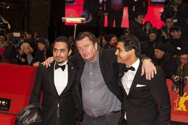 Aki Kaurismaki, Simon Hussein Al-Bazoon und Sherwan Haji auf der Berlinale Preisverleihung am 18.02.2017 Aki Kaurismaki, Simon Hussein Al-Bazoon und Sherwan Haji auf der Berlinale Preisverleihung am 18.02.2017