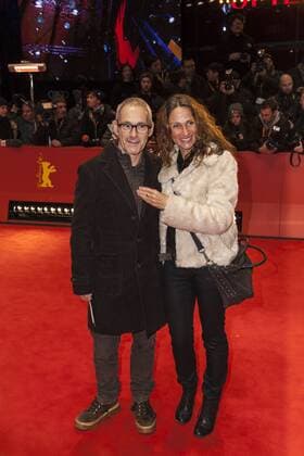 Regisseur Dani Levy und seine Ehefrau Sabine Lidl auf der Berlinale Preisverleihung am 18.02.2017 Regisseur Dani Levy und seine Ehefrau Sabine Lidl auf der Berlinale Preisverleihung am 18.02.2017