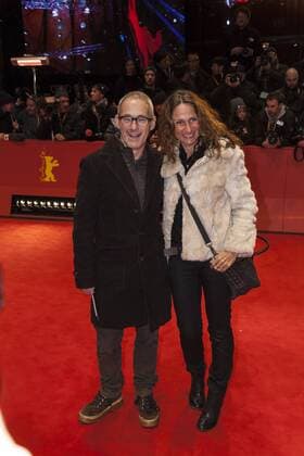 Regisseur Dani Levy und seine Ehefrau Sabine Lidl auf der Berlinale Preisverleihung am 18.02.2017 Regisseur Dani Levy und seine Ehefrau Sabine Lidl auf der Berlinale Preisverleihung am 18.02.2017