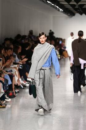February 17, 2017 - London, England, United Kingdom - February 17, 2017 - London, England, United Kingdom - Model during London Fashion Week AW17 - Eudon Choi - Catwalk, London, UK London United Kingdom - ZUMAg145 20170217_zza_g145_002 Copyright: xJTxVintagex