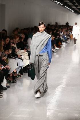 February 17, 2017 - London, England, United Kingdom - February 17, 2017 - London, England, United Kingdom - Model during London Fashion Week AW17 - Eudon Choi - Catwalk, London, UK London United Kingdom - ZUMAg145 20170217_zza_g145_001 Copyright: xJTxVintagex