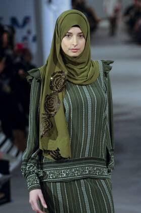 February 18, 2017 - London, UK - London, UK. A model presents a look by Ummiriaz (Malaysia) at the UK s first London Modest Fashion Week taking place this weekend at the Saatchi Gallery. The two day event sees 40 brands from across the world come together to showcase their collections for Muslim and other religious women. London UK  - ZUMAl94_ 20170218_zaf_l94_054 Copyright: xStephenxChungx