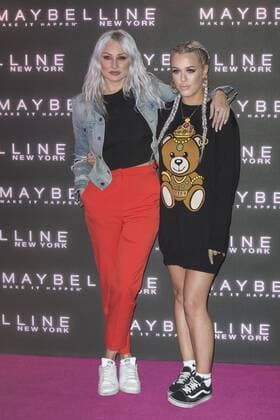 London, UK. 18 February 2017. Lottie Tomlinson and Lou Teasdale attend the Maybelline Bring on the Night party during London Fashion Week at Scotch of St James in Mason s Yard. Maybelline Bring on the Night party during London Fashion Week, London, UK 