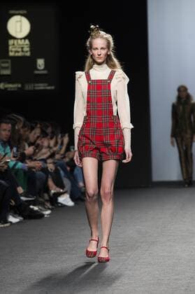 Model bei der Teresa Helbig Fashion Show auf der Mercedes-Benz Fashion Week Madrid Autumn Winter 2017. Madrid, 18.02.2017 Teresa Helbig Model  Foto:xDyDxFotografosx xFuturexImage