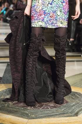 London, UK, 18 February 2017. A model walks the runway during the Ashley Isham show at Fashion Scout, London Fashion Week. Ashley Isham, Fashion Scout, London Fashion Week, London, UK 