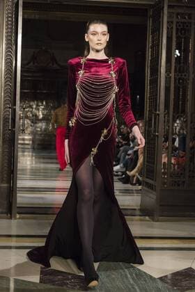 London, UK, 18 February 2017. A model walks the runway during the Ashley Isham show at Fashion Scout, London Fashion Week. Ashley Isham, Fashion Scout, London Fashion Week, London, UK 
