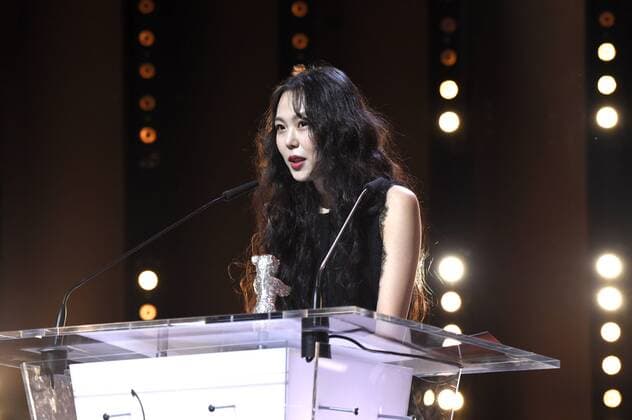 Kin Minhee mit dem Silbernen Bären als Beste Darstellerin in dem Film Bamui haebyun-eoseo honja On the Beach at Night Alone während der Preisverleihung der Berlinale 2017 67. Internationale Filmfestspiele Berlin im Berlinale Palast. Berlin, 18.02.2017 Foto:xF.xKernx xFuturexImage