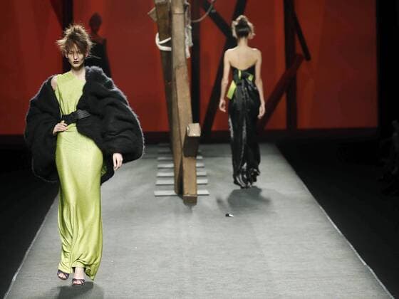 A model takes to the catwalk wearing a creation from the Fall Winter 2017 collection by Spanish designer Ulises Merida on the third day of the Mercedes-Benz Fashion Week Madrid (MBFWM) held at the IFEMA Congress and Events center in Madrid, 19 February 2017. THE MBFWM runs from 16 to 21 February. MADRID FASHION WEEK !ACHTUNG: NUR REDAKTIONELLE NUTZUNG!  Copyright: xZipix GRA217 20170219-636231136123945594