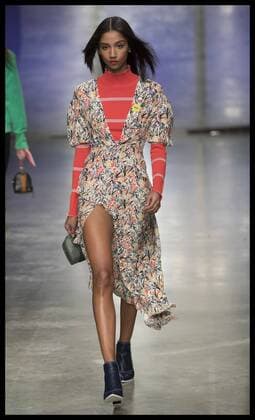 London Fashion Week - Topshop Unique Modenschau . 19 02 2017. London, United Kingdom. Topshop Unique show on day three of London Fashion Week for Autumn Winter 2017.  xStephenxLockx xi-Imagesx IIM-14434-0009