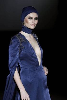 Madrid Fashion Week - Malne Modenschau A model takes to the catwalk wearing a creation from the Fall Winter 2017 collection by Spanish firm Malne on the third day of the Mercedes-Benz Fashion Week Madrid (MBFWM) held at the IFEMA Congress and Events center in Madrid, 19 February 2017. THE MBFWM runs from 16 to 21 February. MADRID FASHION WEEK !ACHTUNG: NUR REDAKTIONELLE NUTZUNG!  Copyright: xZipix GRA311 20170219-636231253101802177