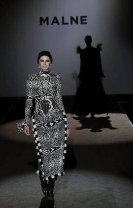 Madrid Fashion Week - Malne Modenschau A model takes to the catwalk wearing a creation from the Fall Winter 2017 collection by Spanish firm Malne on the third day of the Mercedes-Benz Fashion Week Madrid (MBFWM) held at the IFEMA Congress and Events center in Madrid, 19 February 2017. THE MBFWM runs from 16 to 21 February. MADRID FASHION WEEK !ACHTUNG: NUR REDAKTIONELLE NUTZUNG!  Copyright: xZipix GRA311 20170219-636231253128478177
