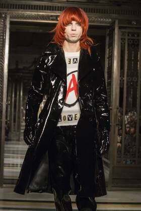 London Fashion Week - Pam Hogg Modenschau London, UK, 19 February 2017. A model walks the runway during the Pam Hogg show at Fashion Scout, London Fashion Week. Pam Hogg, Fashion Scout, London Fashion Week, London, UK 
